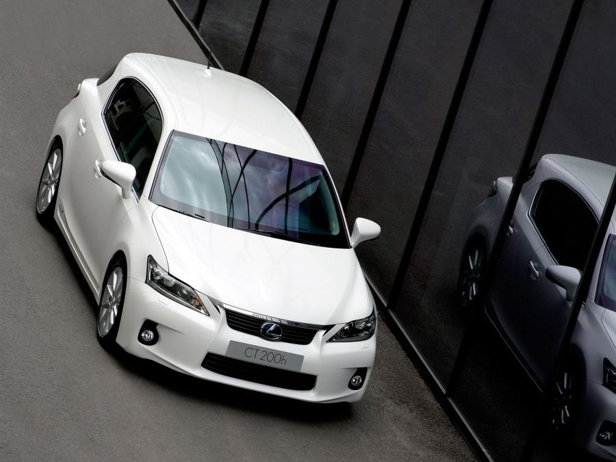  Lexus CT200h 2010 года  (EU) (фото 9 из 15)